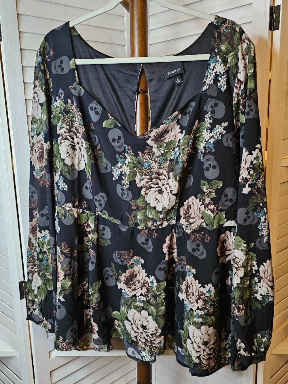 Torrid, Size 4, Black, Flowered, Skull, Blouse